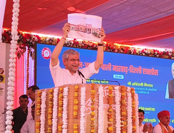 Railway Minister Flags Off Jalore-Delhi Train, Announces 200 More Services for Rajasthan